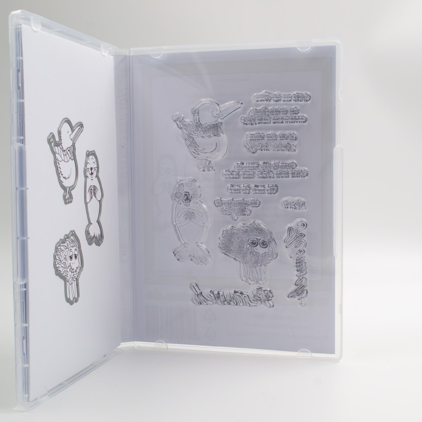Geöffnetes Stanzi® Premium-Set mit Clear Stamps und Stanzschablonen – alternative Perspektive