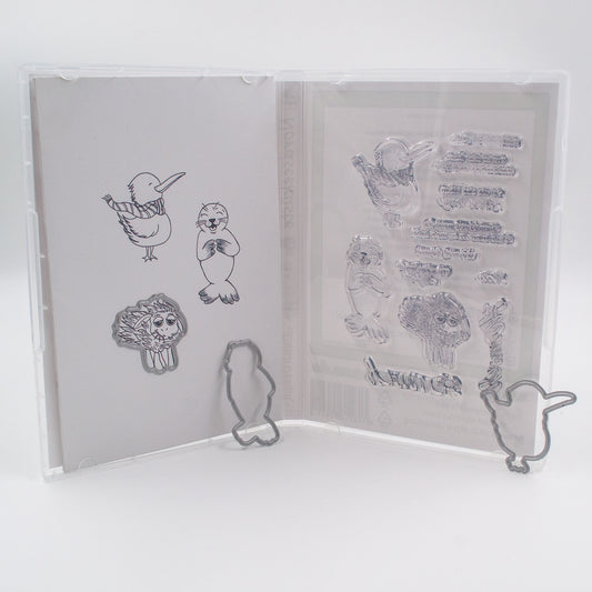 Geöffnetes Stanzi® Premium-Set mit Stanzschablonen auf Magnetpapier und Clear Stamps im Case