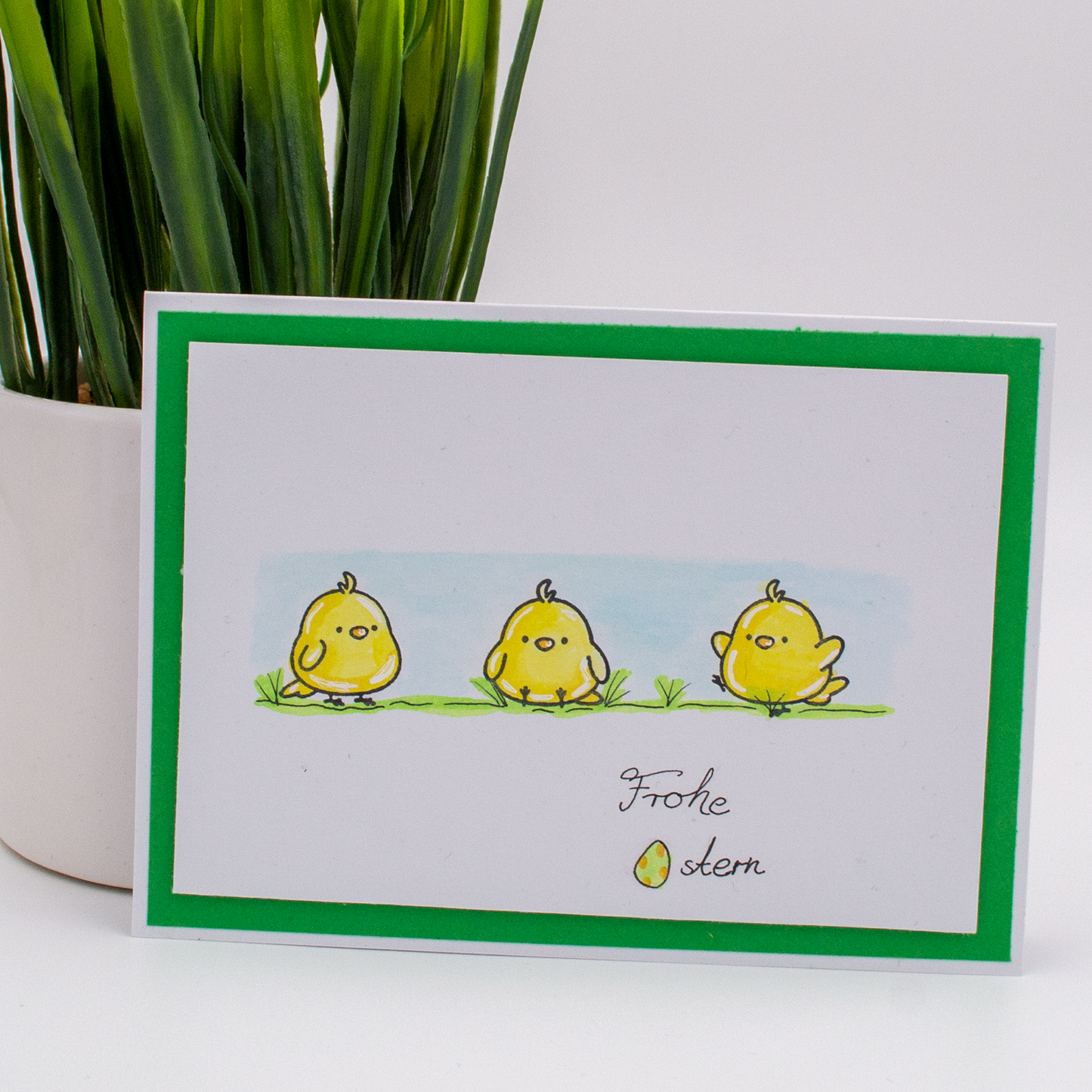 Selbstgemachte Karte mit Küken Silikonstempel-Design und Frohe Ostern Gruß