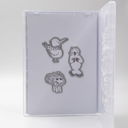 Detailaufnahme der Stanzi® Stanzschablonen auf Magnetpapier im geöffneten Case